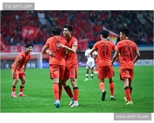 中国男足备战世界杯预选赛全力以赴 新阵容亮相备受关注